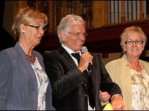 De Meerpaal op reis met senioren naar modeshow in Terwolde