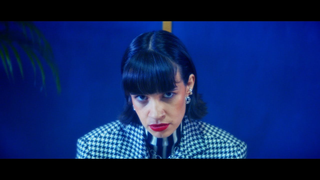 Asfar Shamsi - escrocs auf YouTube ansehen Asfar Shamsi - escrocs auf YouTube ansehen