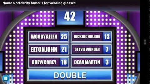 Name a celebrity famous for wearing glasses. - DayDayNews