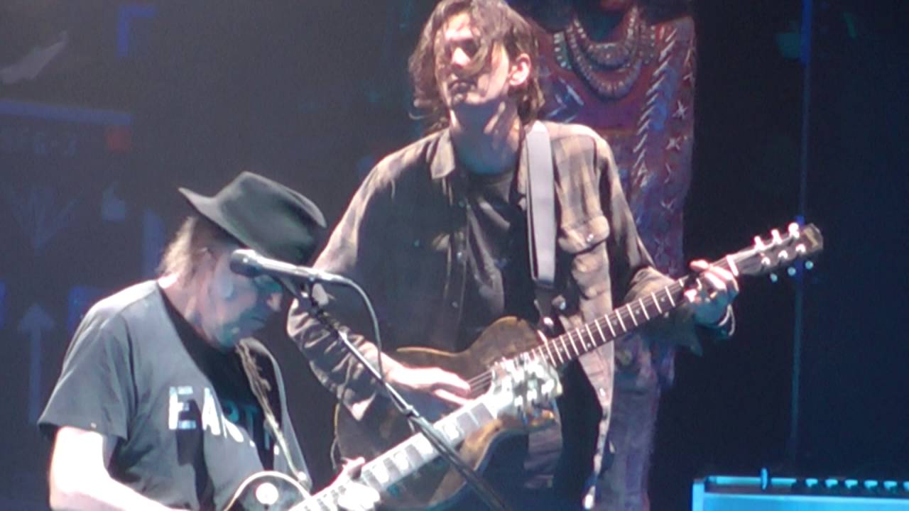 Neil Young : Glasgow SSE Hydro 5/6/2016: Down By The River
