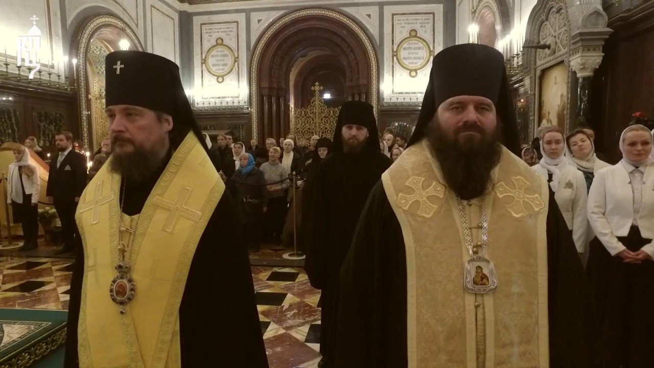 Молебен перед мощами свт. Тихона предварил открытие Архиерейского Собора Русской Православной Церкви