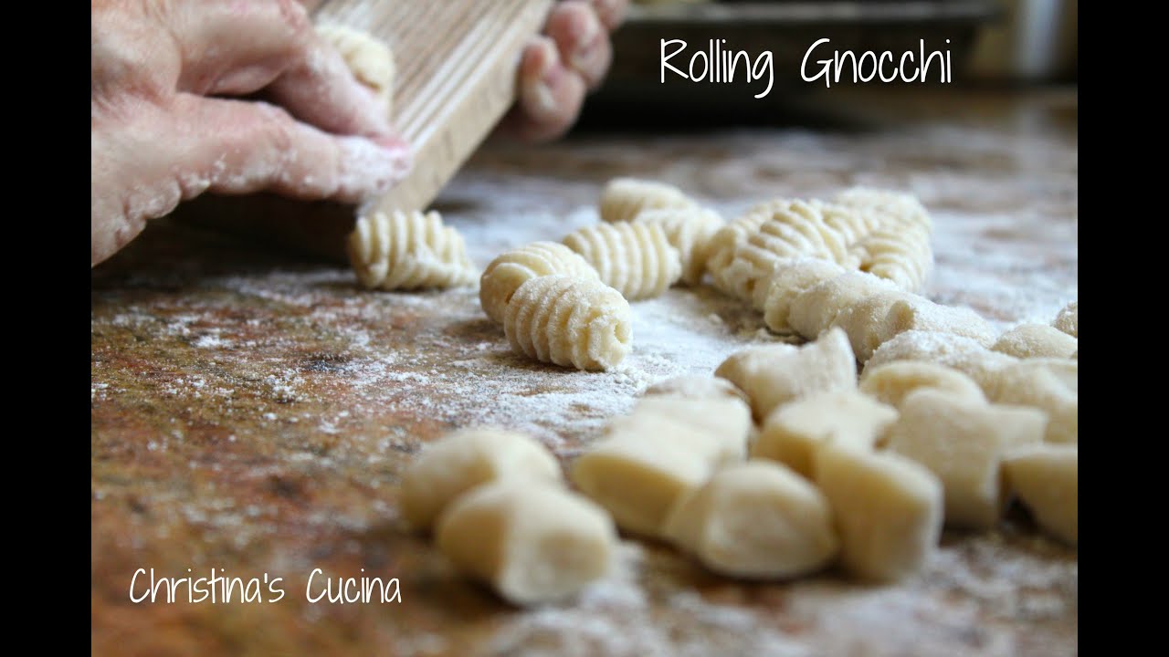 How to Roll Gnocchi rolling Gnocchi by my Italian mother! YouTube