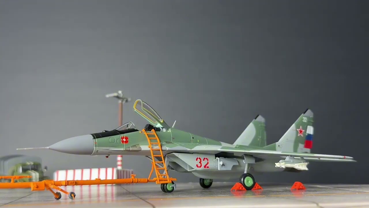 Hobby Master, MiG-29A Fulcrum, Red 32, 960FR, USSAR Force, 1997 1:72 Scale Review! 