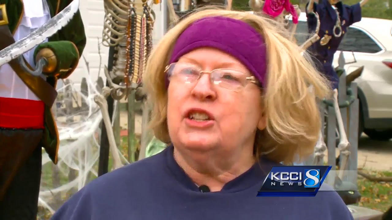 Spooky central Iowa house a hit on Beggars' Night YouTube