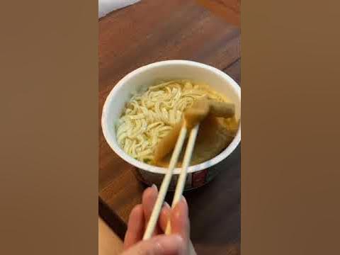 유부우동 컵라면으로 유명한 닛신 돈베이 키츠네 유부 우동 일본 컵라면 입니다. - Youtube