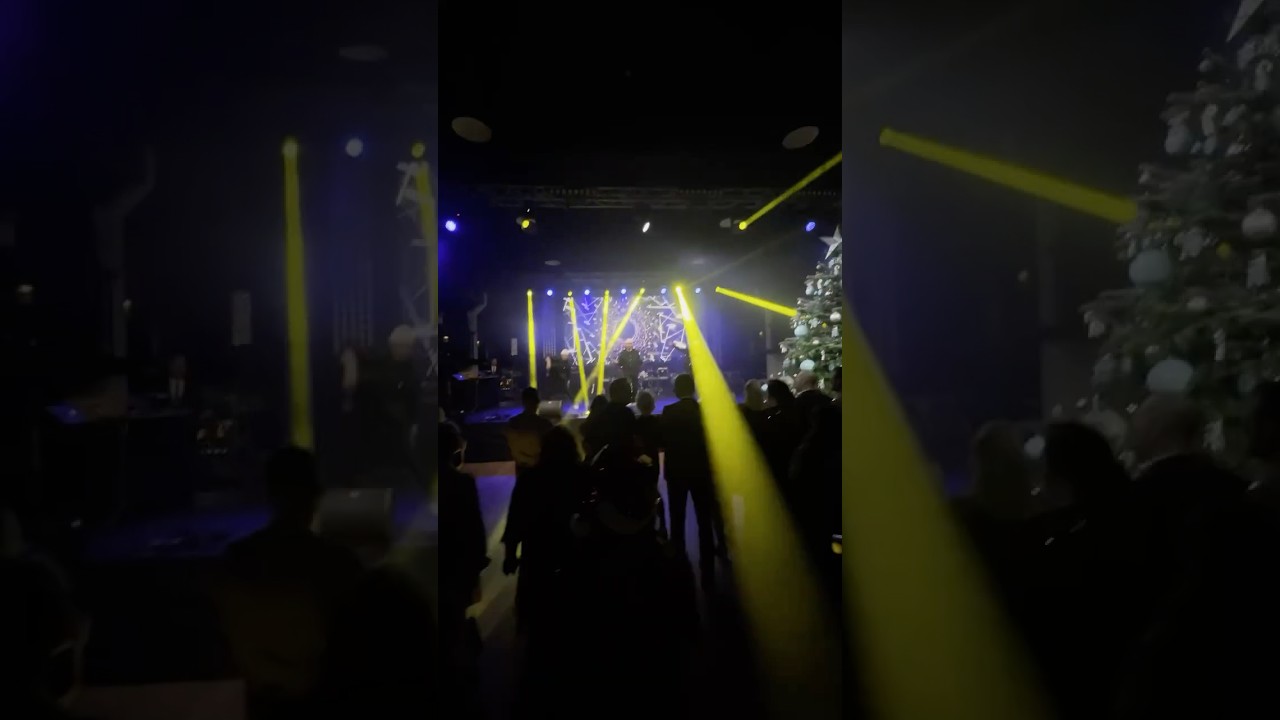 Highlight z firemného večierka s hudobným vystúpením