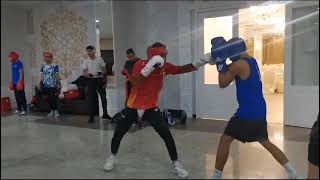 الملاكم مصطفى عماد يخوض لعب جف Sparring مع ملاكم الاسيوي  التالندي