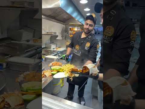 لما تاخدو سندويشة عربي بحطولكون هيك شرحة فوقا سوريا شاورما مصر المانيا مطاعم 
