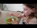 Как заставить детей есть суп, в 21 веке их надо снимать на камеру...