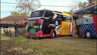 Proses Atret / Mundur Bus Akas Pariwisata di Jalan Sempit