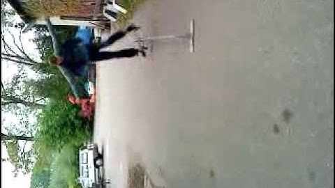 Skateboarding: Boardslide fail