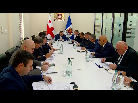 ვახტანგ გომელაურმა ქვემო ქართლის პოლიციის დეპარტამენტის დანაყოფების ხელმძღვანელებთან თათბირი გამართა