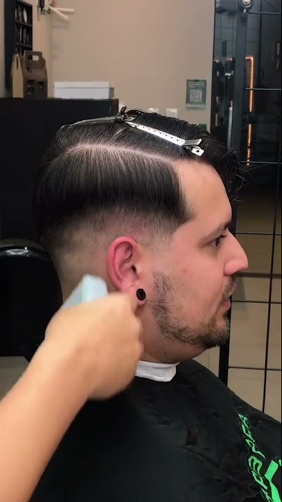 Moicano com degrade e xadrez 💈Fidelis Barber💈 #barbershop #barberconnect  #barberlife #corte #cortedecabelo #faded #fidelisbarbeiro #degrade  #disfarçado, By Fidelis Barber Designer