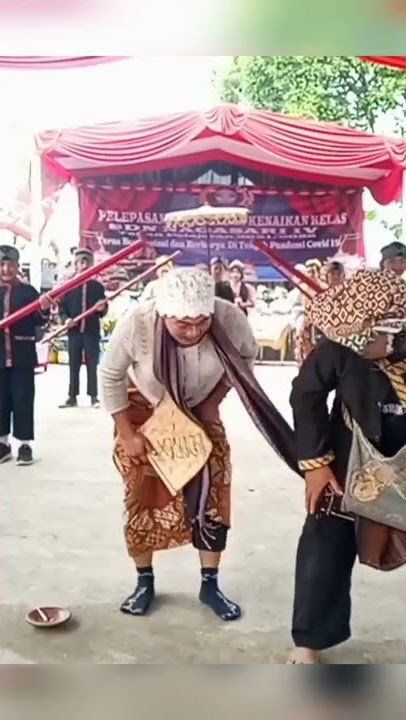 Aki Sareng Nini Lengser...