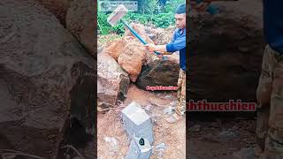 Người Đàn Ông Chẻ Đá Bằng Búa Tạ Nhìn Mà Nể Tay Nghề