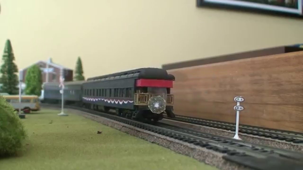 HO Santa Fe Christmas Train w/ Ferdinand Magellan Car at the End! YouTube