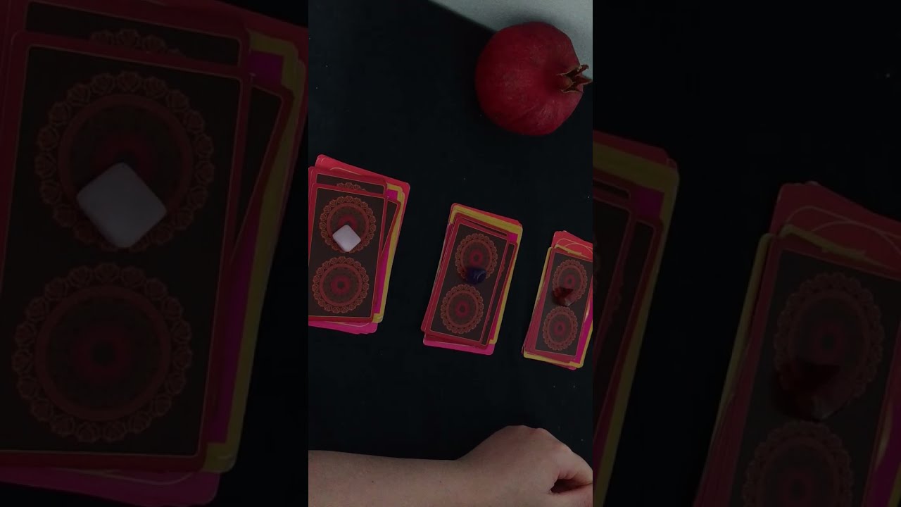 Περνάει καλά στη σχέση του/της; pick a card 