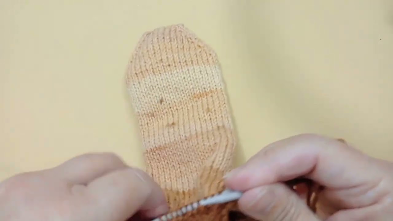2 - Meias sem costura com ponto fantasia.