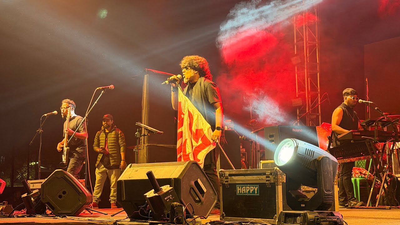 Prithibita Naki Chhoto Hotey Hotey LIVE Performance by Bengali Band ...
