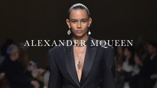 Alexander McQueen | Womenswear Autumn/Winter 2018 | 360