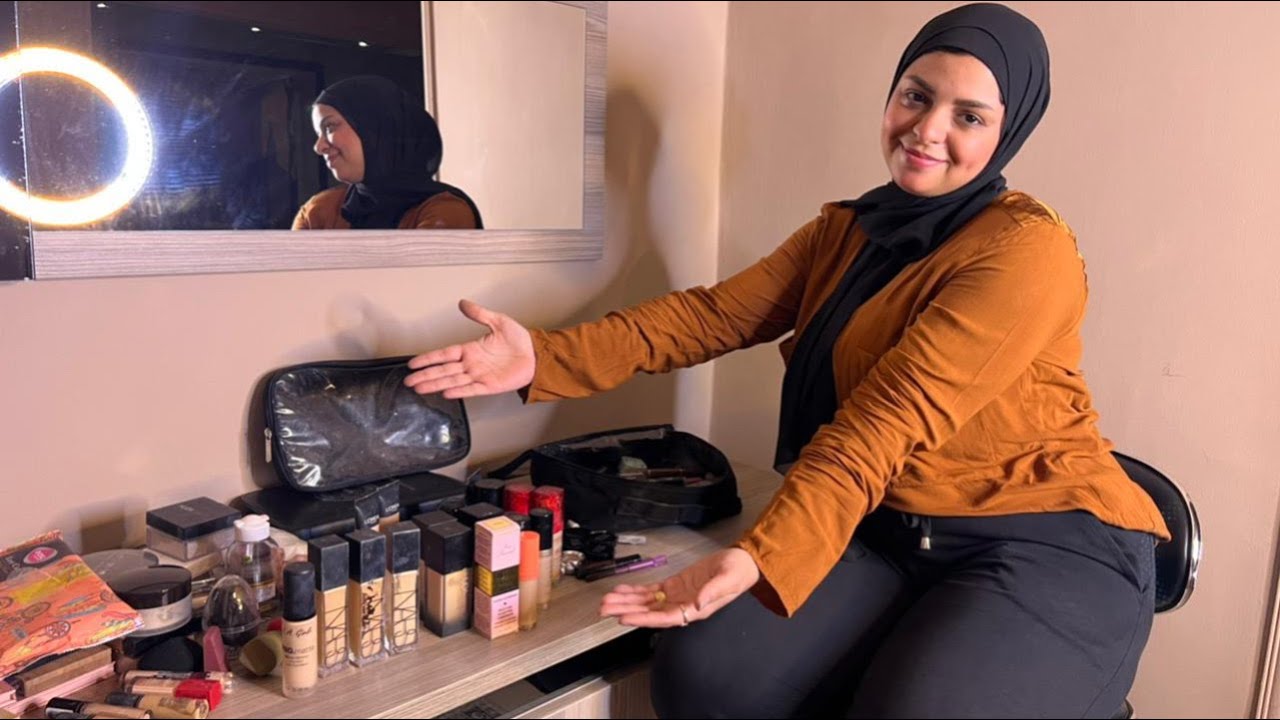 ماذا يوجد في شنطه الميكب الارتست 💄 وبدايتي كانت بأيه 🤔 || مهم للمبتدئين