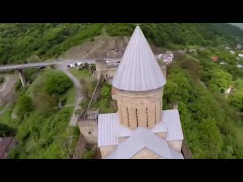 крепость Ананури  в Грузии