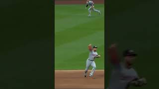 Daniel Murphy tricks Yoenis Cespedes with a high IQ play @MLB
