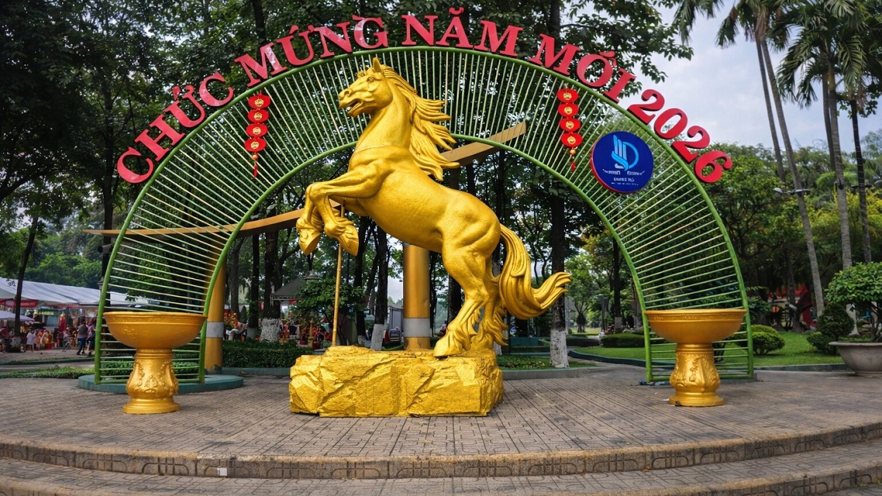 [POV] Walking Through a Lively Pre-Tet Festival in Saigon, Vietnam
