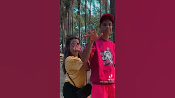 Emily Vick E Leozinho Carro Nov 