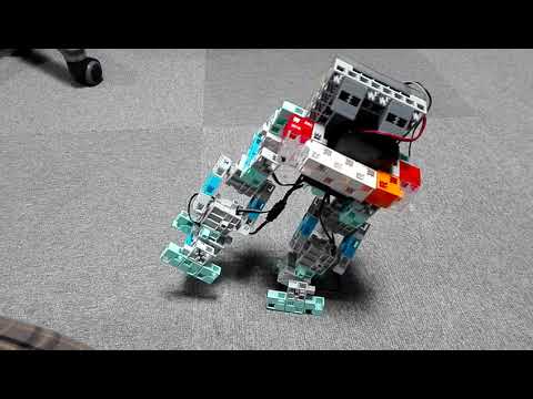 横歩きする二足歩行ロボット