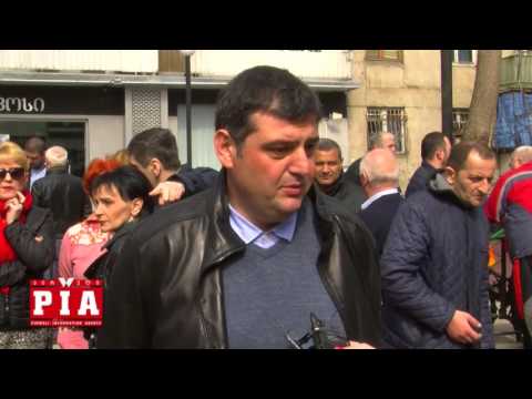 საბურთალოს რაიონის გამგებელი ბექა მიქაუტაძე ჭილაძისა და პეკინის ქუჩის მცხოვრებლებს შეხვდა