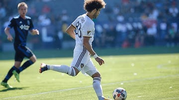 SHOT! Joao Pedro shoots just high after a great Giovani dos Santos corner kick