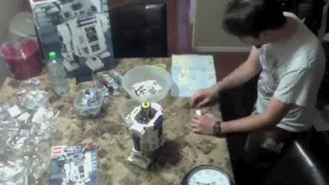 R2-D2 Ultimate Lego Time Lapse