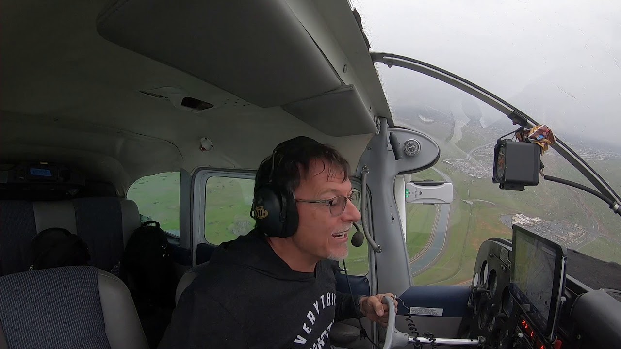 Marginal VFR Landing with last minute runway change between jet trainers