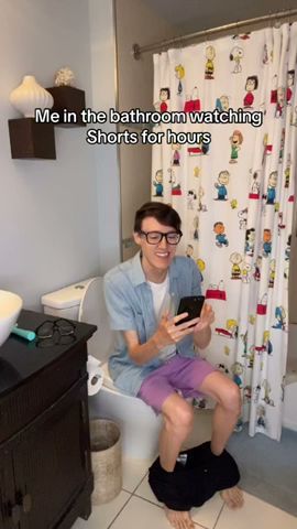 Me Watching YouTube Shorts in the Bathroom #TheManniiShow.com/series