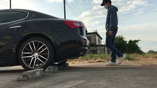 Maserati Ghibli : trunk opening by additional kick sensor