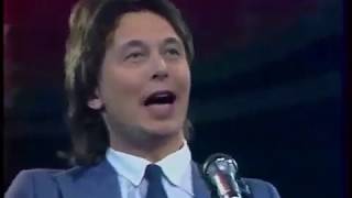 Elon Musk performs a USSR Space Song 'Zemlya V Illuminatore' (Earth in Illuminator)