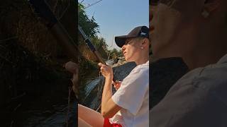 Жена ловит даже в шторм! 💪🎣 #fishing
