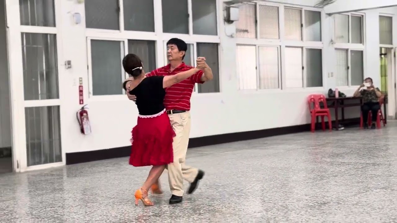 華爾滋舞曲🥰愛你一個、指導老師李政國