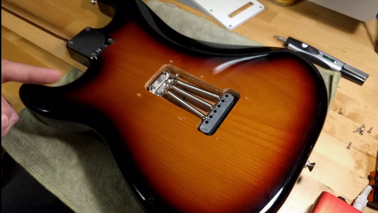 How to Hardtail Fender Stratocaster Tremolo Bridge Chords - Chordify