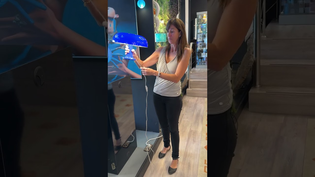 Nueva Nessino en color Blue Klein de Artemide