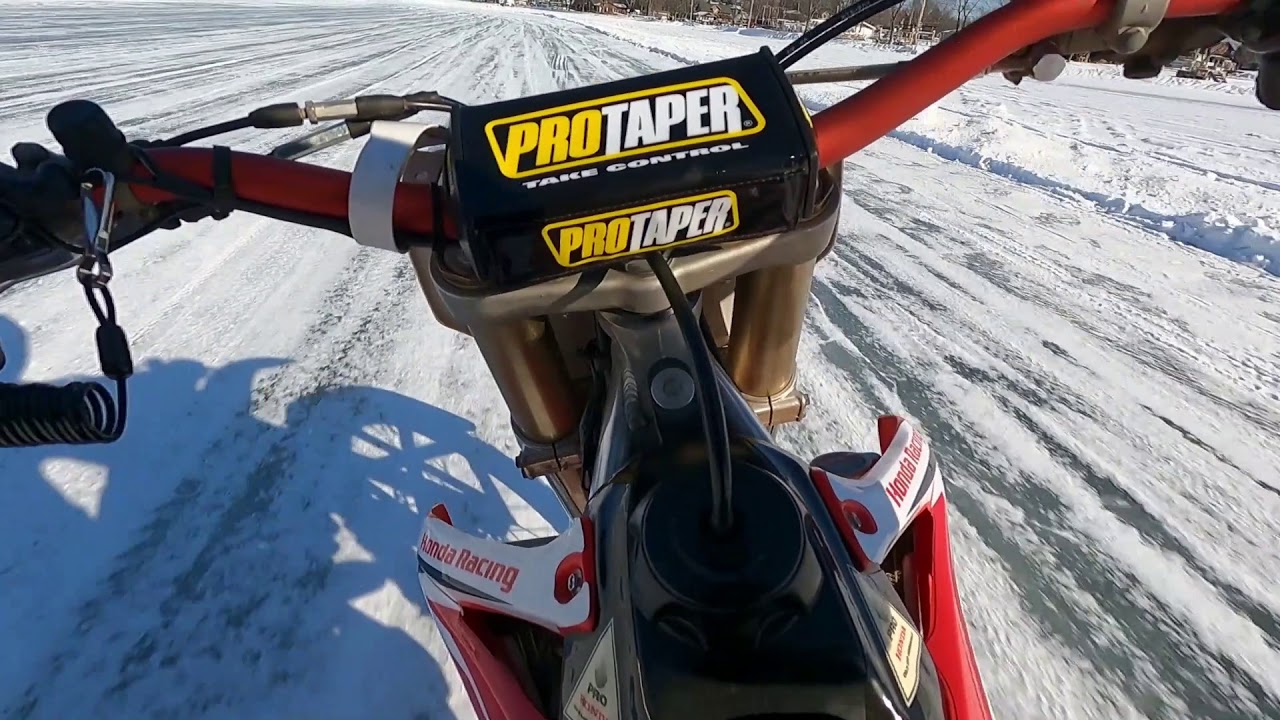 CRF 450R Practicing for an oval ice race