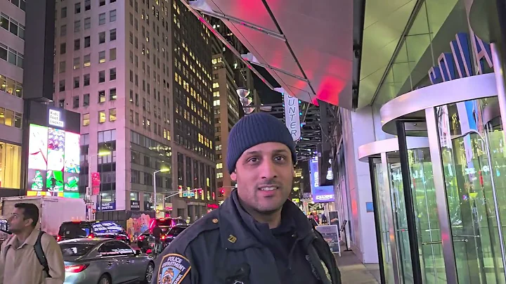 RECORDING IN PUBLIC TIMES SQUARE!!! NEW YORK CITY POLICE OFFICER