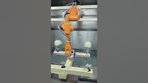 6 axis robot spray painting helmets