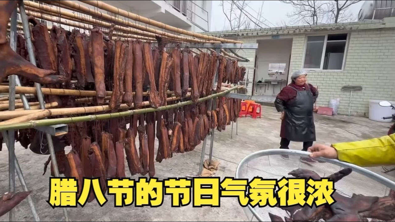 腊八节的节日气氛很浓，集会人山人海，刚开始还担心，我临时准备的腊八粥没人来吃，结果大家都挺给力的，一共熬了9锅，送了8锅