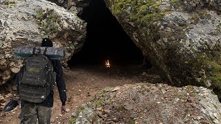 🔥No Escape from the Storm - Building a Shelter Under Giant Rocks