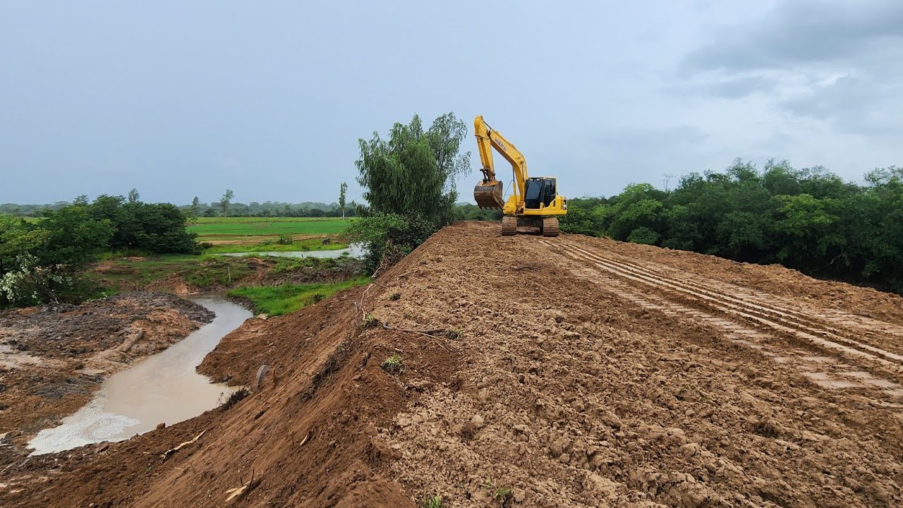 Fazendo entrada e saída água no bueiro // Escavadeira hidráulica