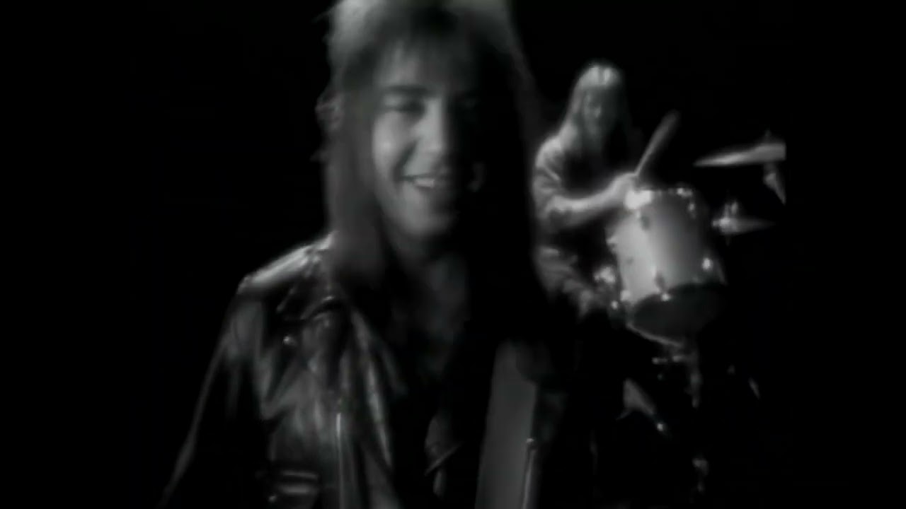 Trama READ BETWEEN THE LINES 1991