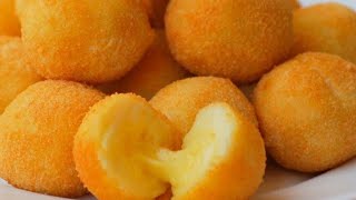 Bolinha de queijo com apenas 3 ingredientes fica uma delícia