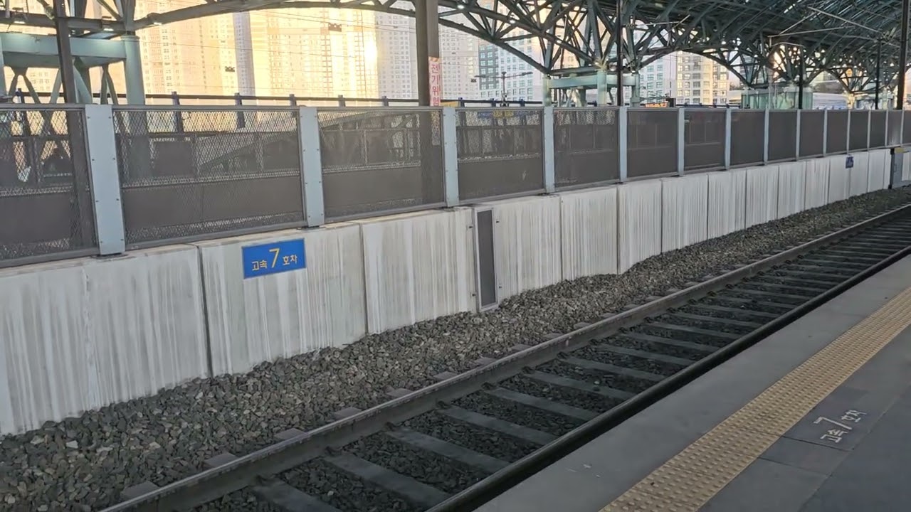 SRT 부산행 309열차 천안아산역 진입